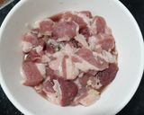 Hình bước làm 1 của món Thịt heo kho củ cải trắng