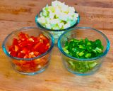 Foto del paso 1 de la receta: MiniQuichés de calabacín y pimientos con base de pavo