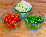 Foto del paso 1 de la receta: MiniQuichés de calabacín y pimientos con base de pavo