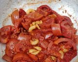 A picture of step 3 of Chicken kebab makhani pasta.