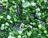 Hình bước làm 1 của món Sò dương nướng mỡ hành