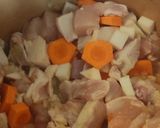 Tárkonyos csirke ragu leves recept fázis 2 fotója
