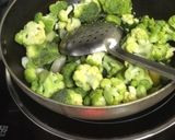 A picture of step 4 of Cream of Broccoli Spinach and Walnut Soup.