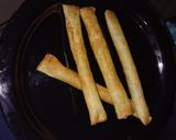 A picture of step 8 of Veg cheese paneer cigar.