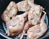 Hình bước làm 2 của món Chim cút nướng ngũ vị / Air Fryer