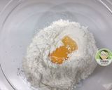 A picture of step 1 of Yogurt Cheese Crispy Mini Cakes - Parent-Child Baking.