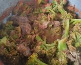 Foto del paso 3 de la receta: Brócoli con carne desmechada en salsa de tomate🥦🍅🥩🍚🍱🍛