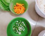 Hình bước làm 1 của món Canh xà lách cuộn