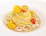 Foto del passaggio 7 della ricetta Linguine con calamari, salsa di pane di segala e bottarga