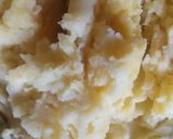 A picture of step 2 of Potato donuts.