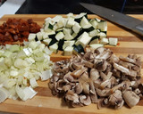 Foto del paso 1 de la receta: Tortilla de chorizo con verduras