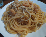Foto del paso 5 de la receta: Espaguetis con gambas y gulas