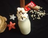 A picture of step 4 of KitKat Vanilla ThickShake.