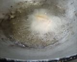 A picture of step 3 of Onion pakoda.