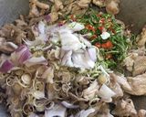 รูปขั้นตอนการทำที่ 3 ของ “หมูขยำส้ม”