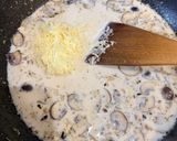 Foto langkah ke 5 dari resep Creamy Bacon & Mushroom Pasta.