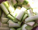 Hình bước làm 2 của món Mướp xào mề gà !