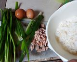 Foto langkah ke 1 dari resep Martabak Nasi Sosis Kucai.