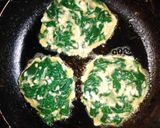 Foto del paso 6 de la receta: Tortitas de huevo con acelgas, avena y queso 😯
