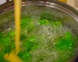 รูปขั้นตอนการทำที่ 3 ของ ต้มจืดผักหวานไข่นุ่ม(มังสวิรัติ)