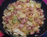 Foto del paso 4 de la receta: Salchichas al vino con repollo(col)