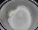 Foto langkah ke 5 dari resep Strawberry Cake.