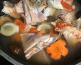 รูปขั้นตอนการทำที่ 4 ของ แซลม่อนต้มซีอิ๊ว 🐟🍲