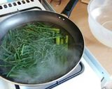 A picture of step 2 of Vickys Bean, Asparagus and Samphire Salad.