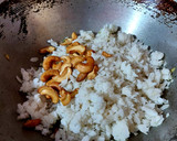 A picture of step 3 of Kanda Poha.