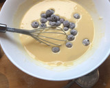 Foto del paso 3 de la receta: Bizcocho de arándanos y yogurt súper fácil!