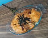 Foto langkah ke 5 dari resep Salmon Mentai Baked Rice.
