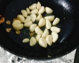 Hình bước làm 2 của món Thịt gà xào hoa tỏi/ngồng tỏi