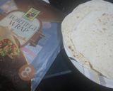 A picture of step 1 of Lahorei wrap.