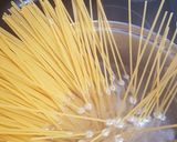 Pas rețetă Spaghete cu chifteluțe și sos de roșii 1 fotografie