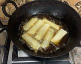 A picture of step 4 of Chicken and vegetables spring rolls.