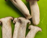 Foto langkah ke 1 dari resep Tumis king oyster mushroom.