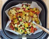 Foto del passaggio 4 della ricetta Verdure cotte nell'airfryer, ricetta del riciclo 🌷