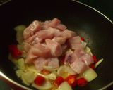 Foto langkah ke 2 dari resep Tumis Ayam Paprika Berkuah.