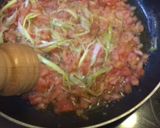 Foto del paso 5 de la receta Espaguetis integrales con puerro y tomate