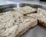 ચીઝ ચીલી ટોસ્ટ(Cheese Chilli Toast Recipe in Gujarati) રેસીપી સ્ટેપ2ફોટો