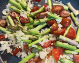 Foto del paso 2 de la receta: Muslos de pollo con verduras y salsa de yogur 🍗🥦🍴