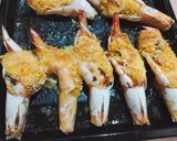 Foto langkah ke 7 dari resep Baked Cheesy Garlic Prawns.
