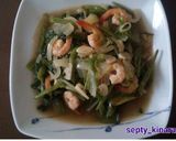 Foto langkah ke 4 dari resep Tumis Kangkung Saos Tiram Seafood.