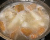 Hình bước làm 3 của món Tteokbokki nấu với tôm và nước cốt dừa