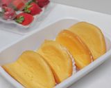 Foto langkah ke 5 dari resep Strawberry Omelette Bbang - Korean Omelette Cake.