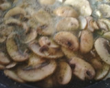 Foto del paso 1 de la receta: Ensalada templada de champiñones y gambas