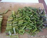 Foto del paso 2 de la receta Arroz con tocino y espárragos
