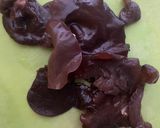 Foto langkah ke 2 dari resep Sop Kimlo Jamur Kuping.