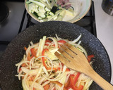 Foto del paso 3 de la receta: Fajitas de verduras y pollo al curry 🌮🌮🌮