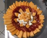 Une image de l'étape 7 de Salade soleil de melon à la feta, lomo et poivre de Sichuan.